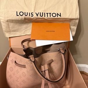 Authentic LOUIS VUITTON Mahina Pink Shoulder Bag